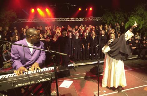 Onita Boone, Niles Webster und Golden Harps bei der Gospel Night am 10.07.2004 auf der Landesgartenschau in Kehl