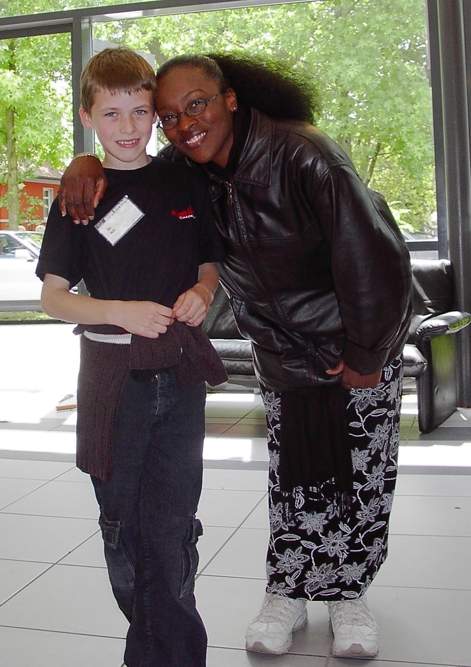 Onita Boone und einer unserer heutigen Golden Harps Sänger beim Gospelworkshop am 10.07.2004 in der Stadthalle in Kehl